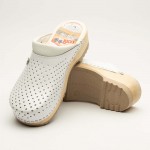 Saboti medicali cu talpa din lemn Leon B2, alb