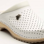 Saboti medicali cu talpa din lemn Leon B2, alb